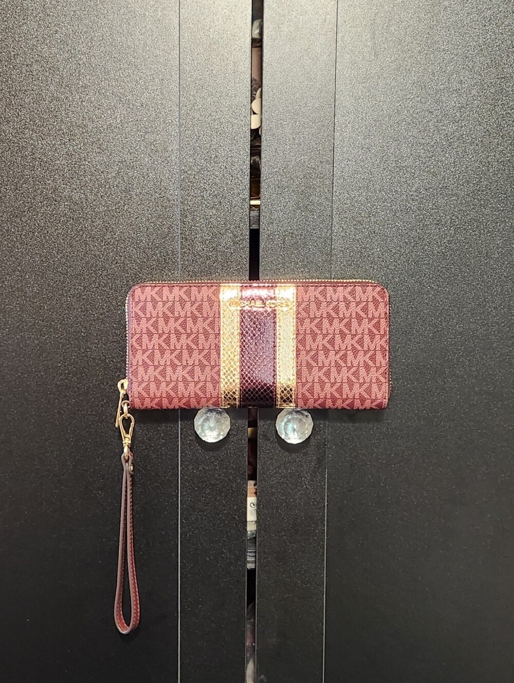 Michael Kors Jet Set Travel Large Signature Logo & Metallic Continental Wallet.